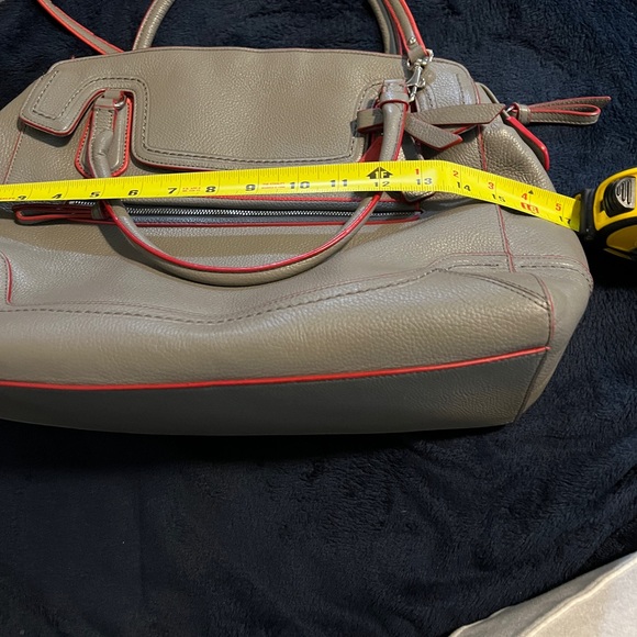 Beautiful coach bag used as good as new. It is beautiful.💼 - Picture 7 of 12